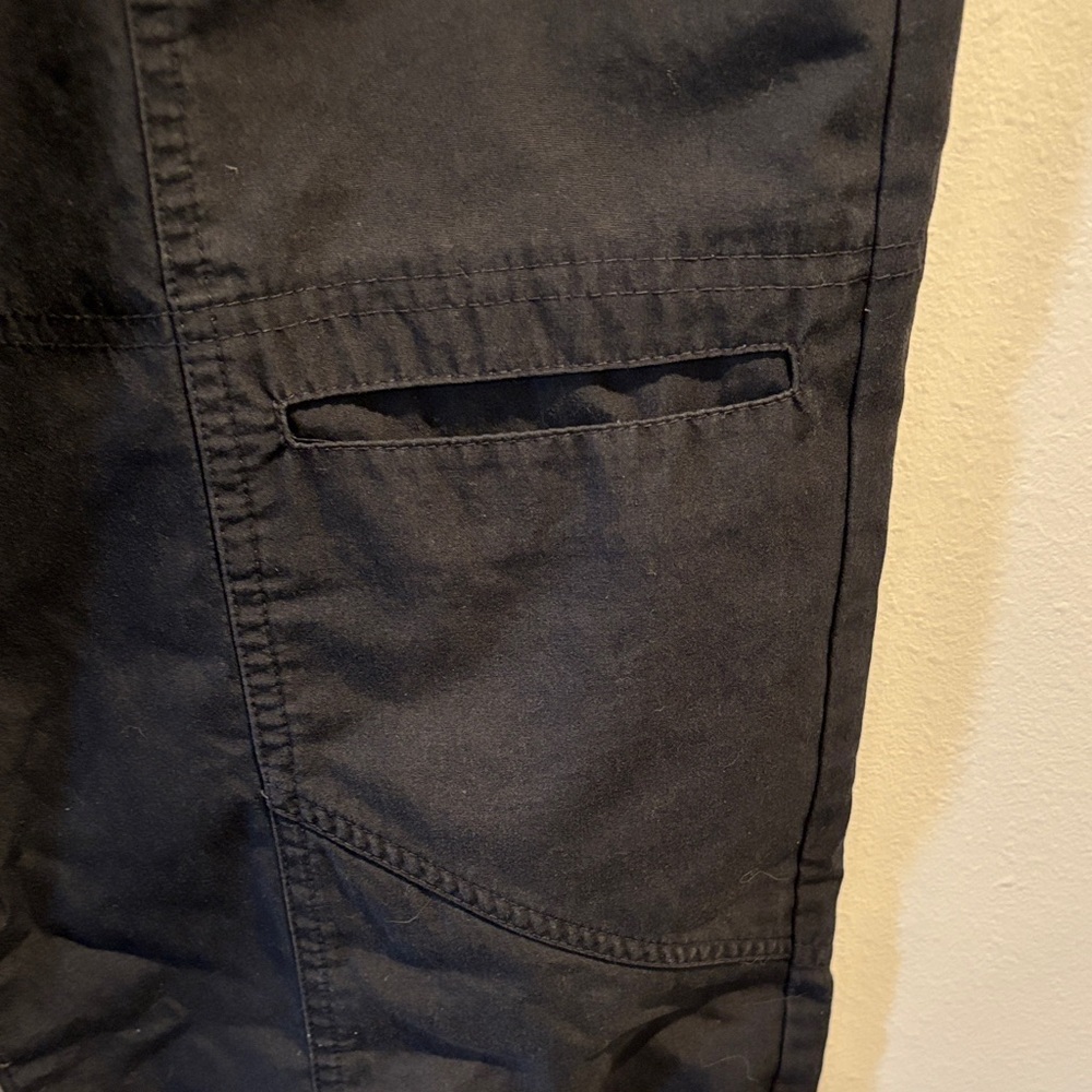 Nike Women's Black Capri Cargo Pants - Picture 6 of 6